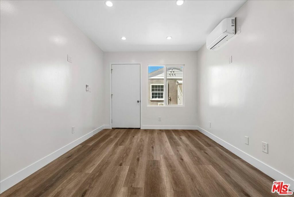 Property Photo:  1165 Stanford Street F  CA 90403 