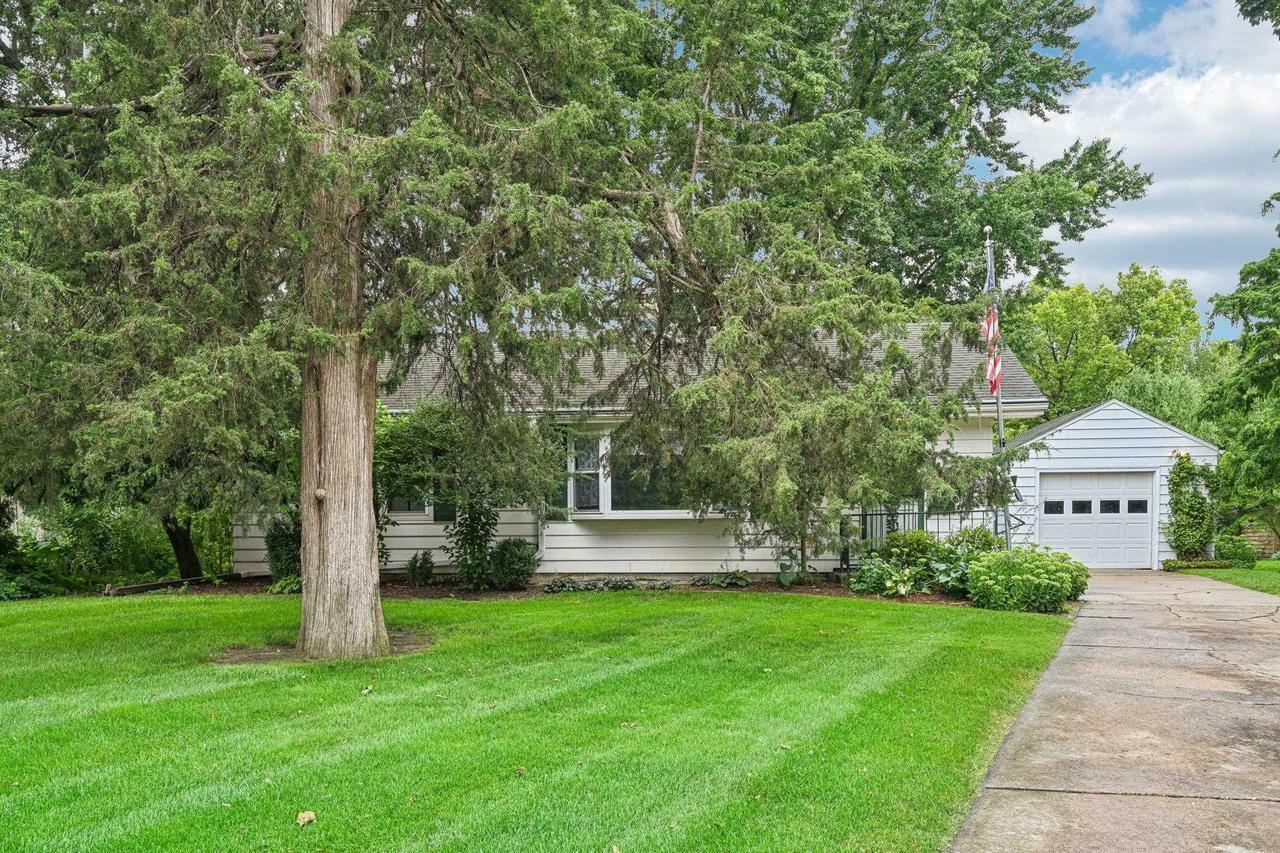 Property Photo:  5 Fremont Circle  WI 53704 