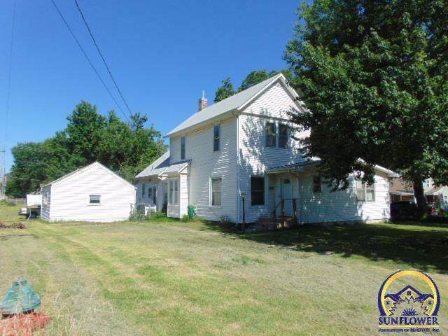 Property Photo:  2001 NE Monroe St  KS 66608 