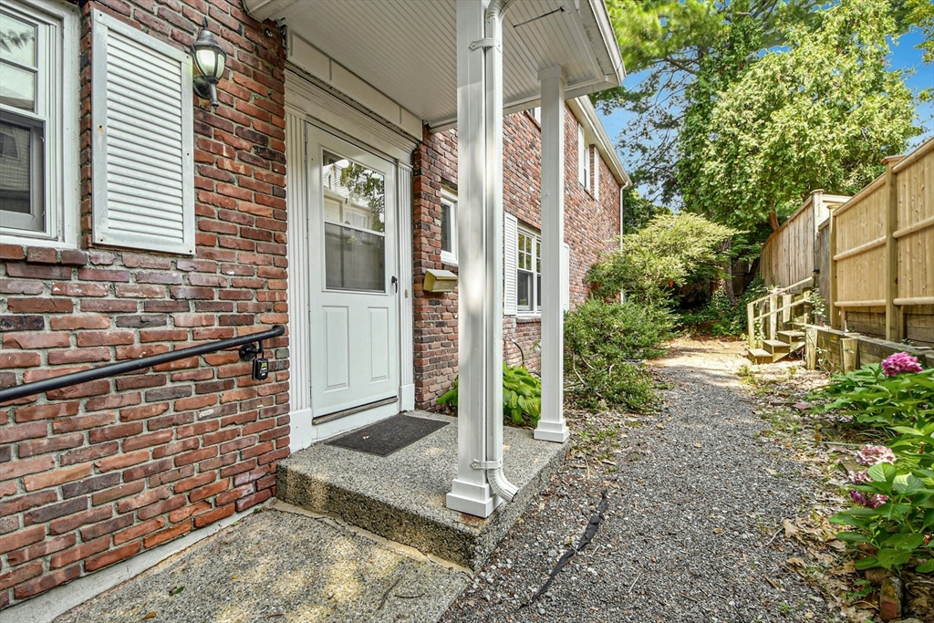 Property Photo:  7 Kent Sq  MA 02446 