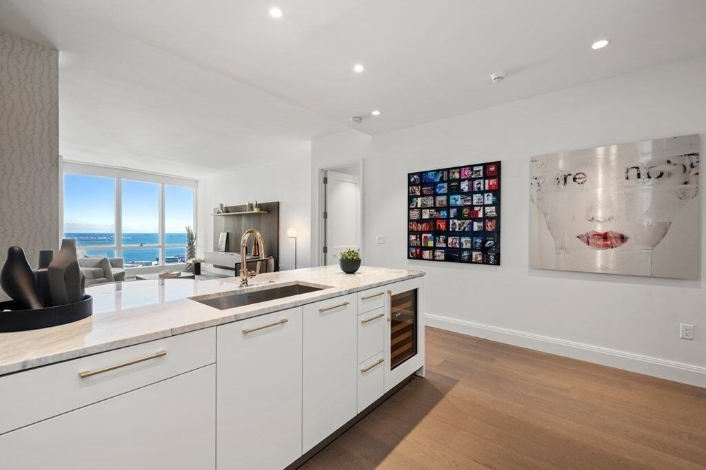 Property Photo: 240 Devonshire Street 5010 MA 02110