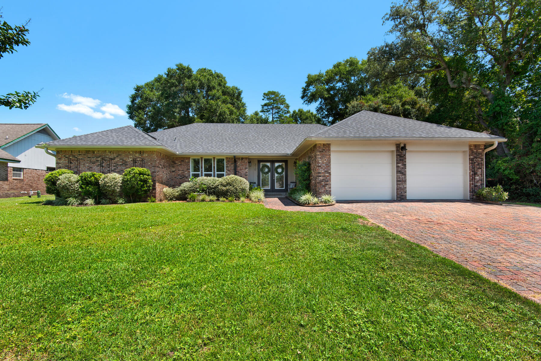 Property Photo: 310 Antiqua Way FL 32578