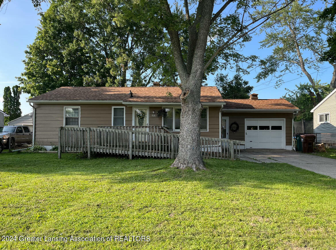 908 Brad Street  Lansing MI 48911 photo