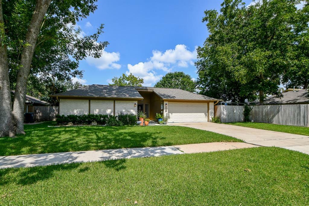 Property Photo:  1319 Pinecroft Drive  TX 77498 