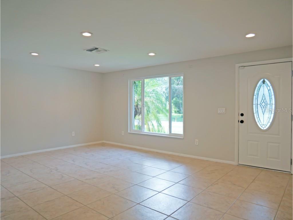 Property Photo:  2015 Pinehurst Drive  FL 33763 