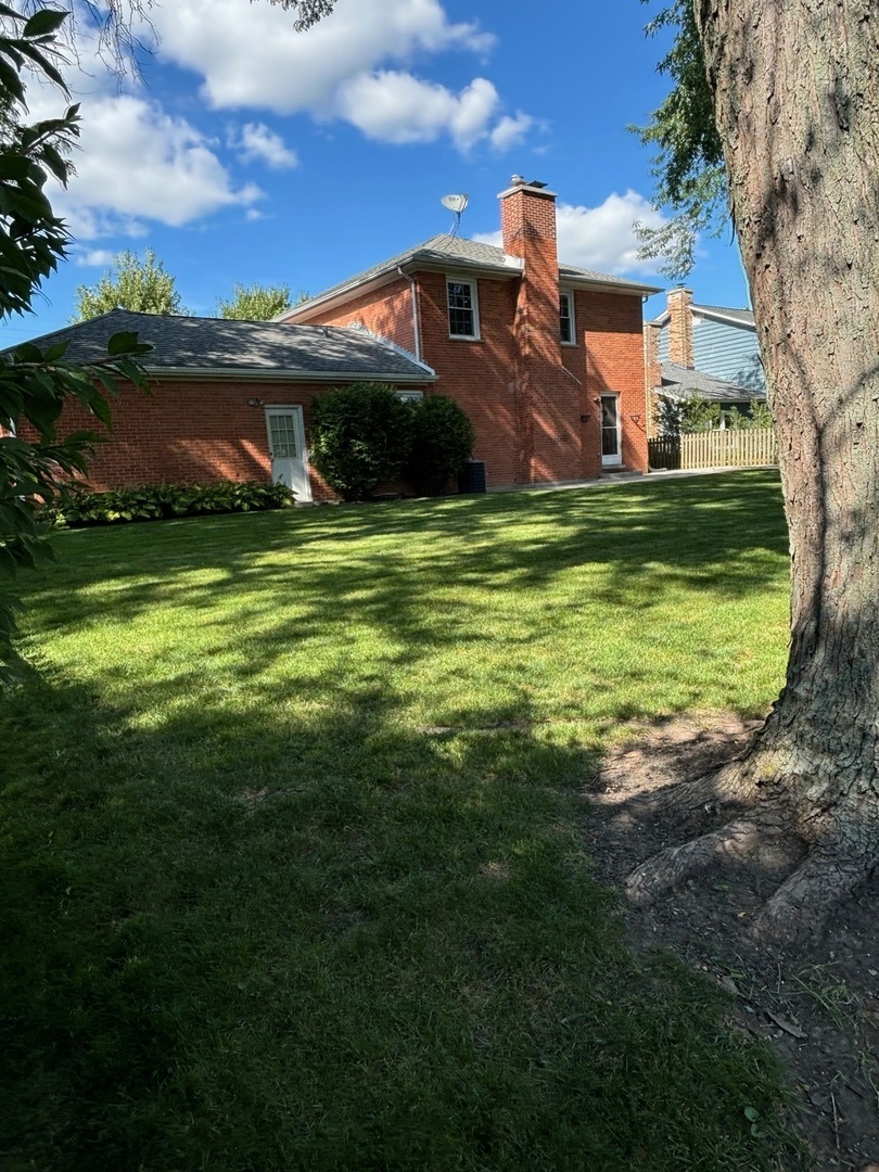 Property Photo:  501 E Providence Road E  IL 60074 