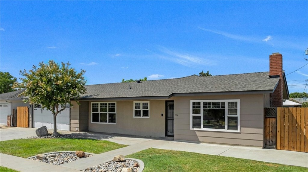 Property Photo:  514 E Magnolia Avenue  CA 93230 