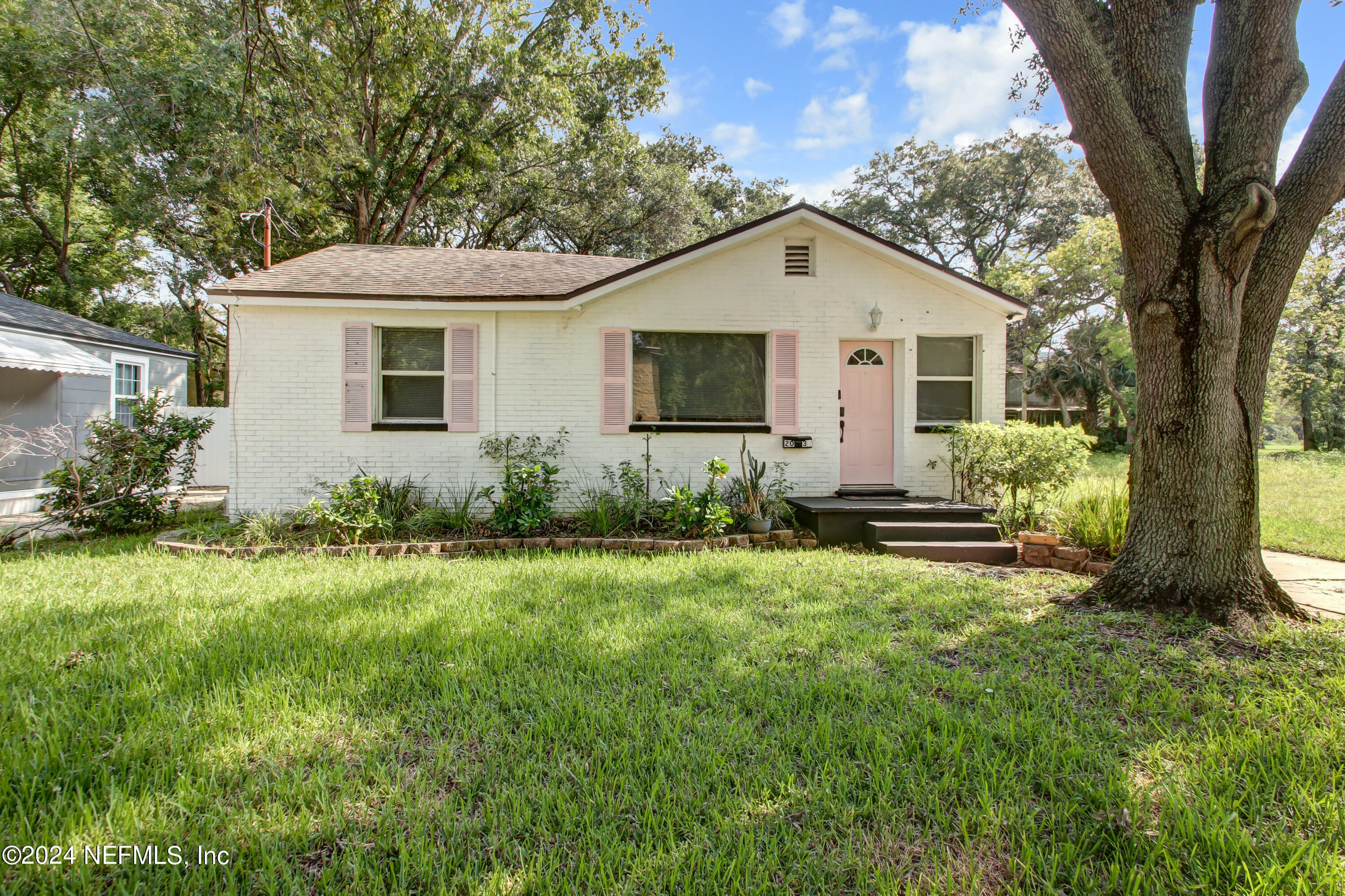 Property Photo:  2031 Reed Avenue  FL 32207 