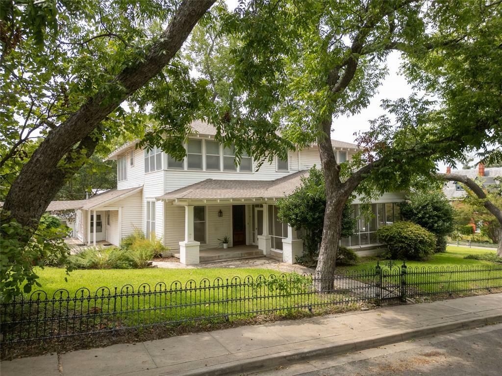 Property Photo:  602 Davis Street  TX 76086 