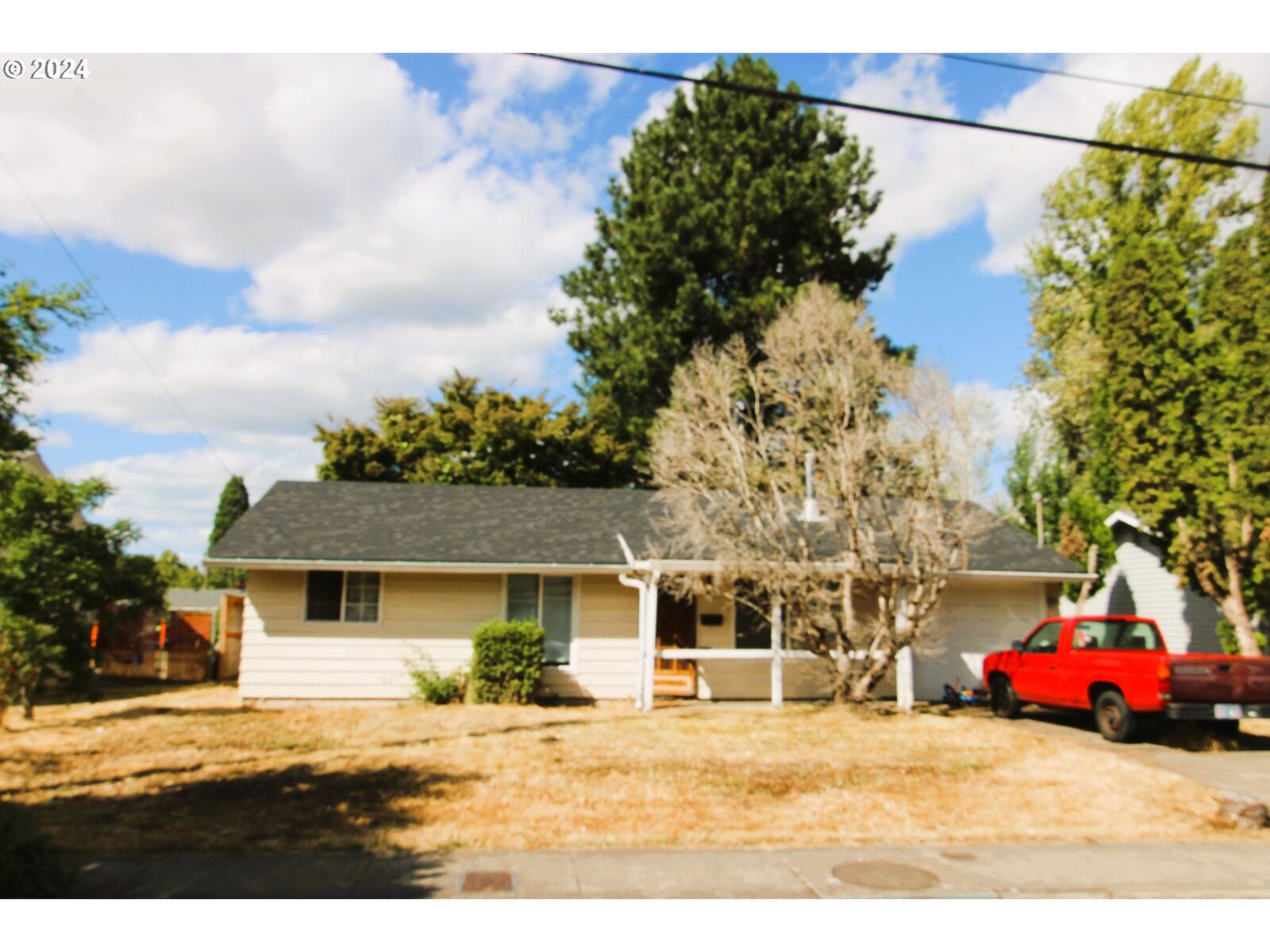 Property Photo:  11895 SW 11th St  OR 97005 