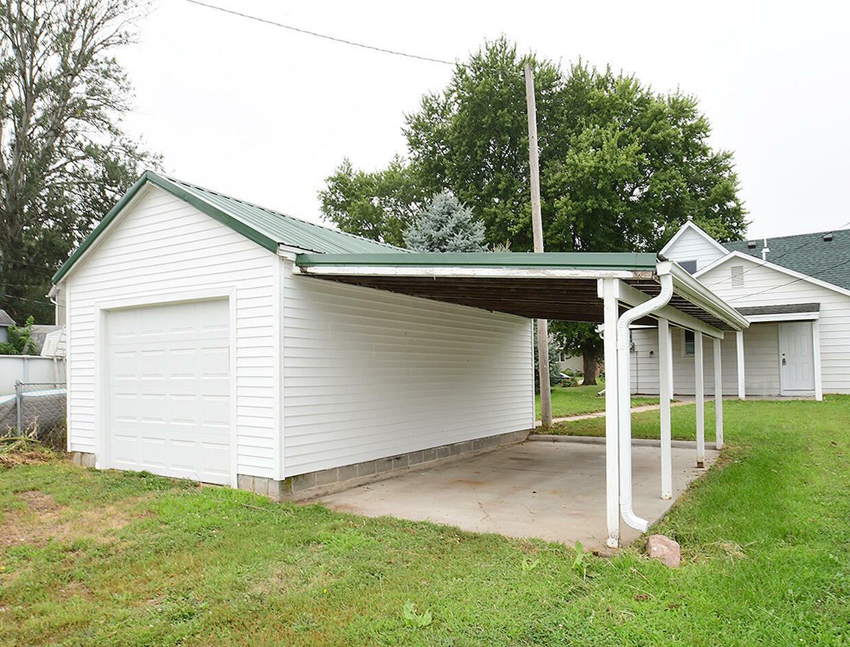 Property Photo:  512 N 4th  Avenue  IA 51546 