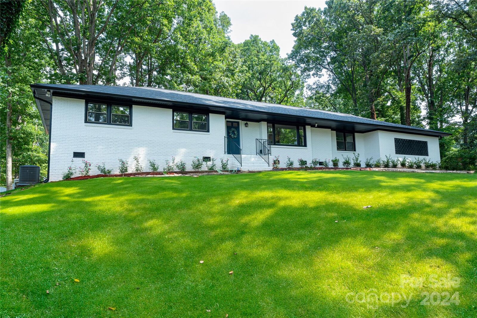 Property Photo: 4600 Easthaven Drive NC 28212