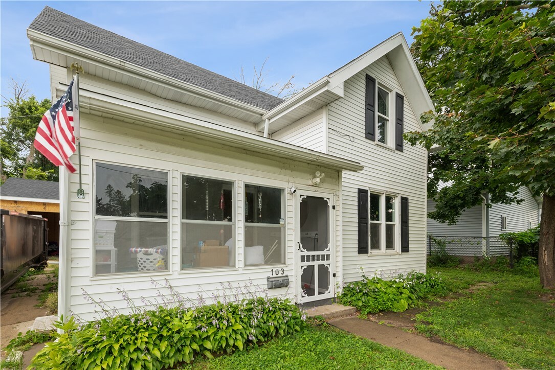 Property Photo:  103 Riverside Street  IA 50158 