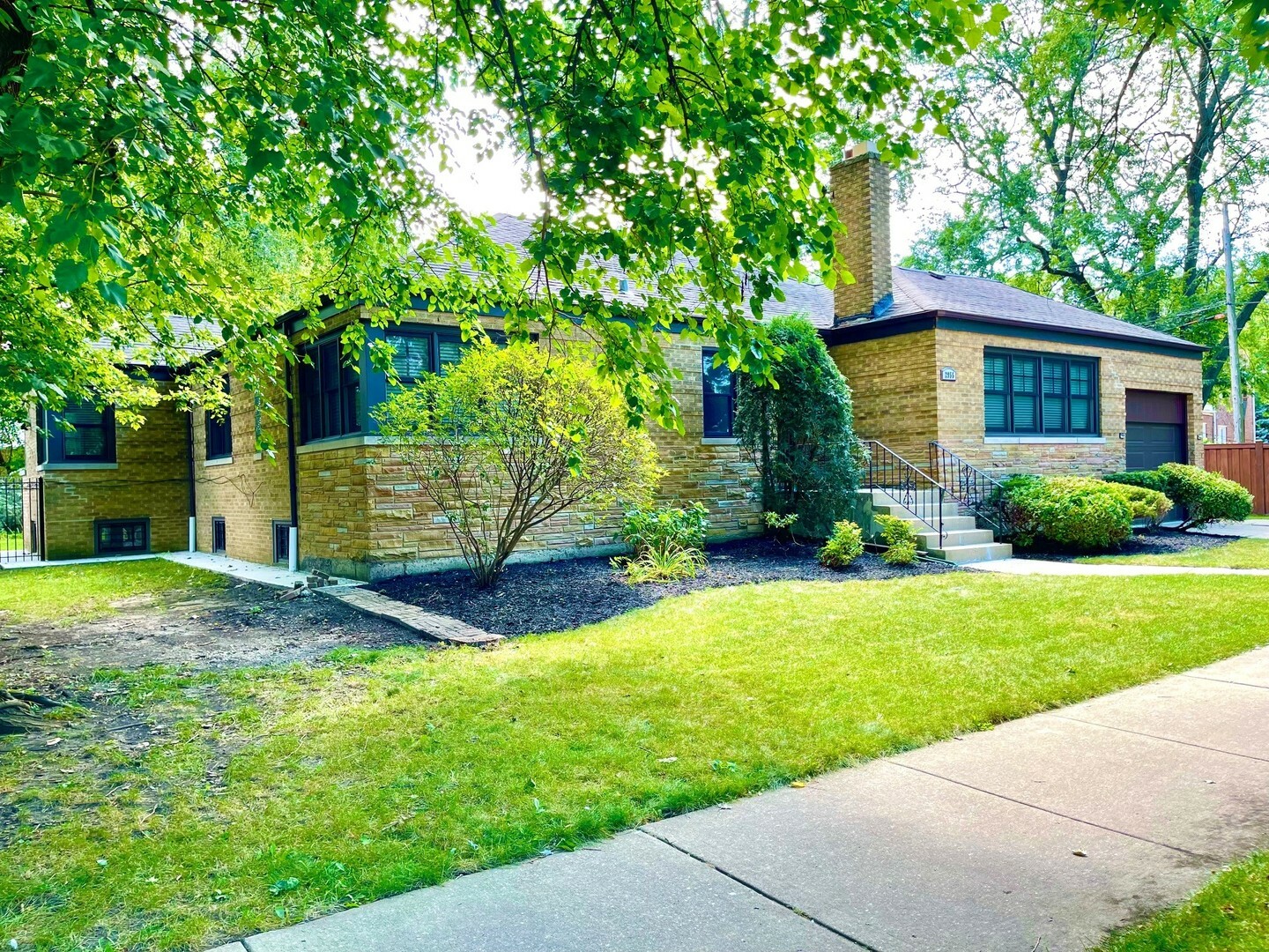 2955 W Catalpa Avenue  Chicago IL 60625 photo