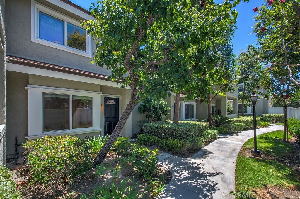 Property Photo:  559 Springbrook N 31  CA 92614 