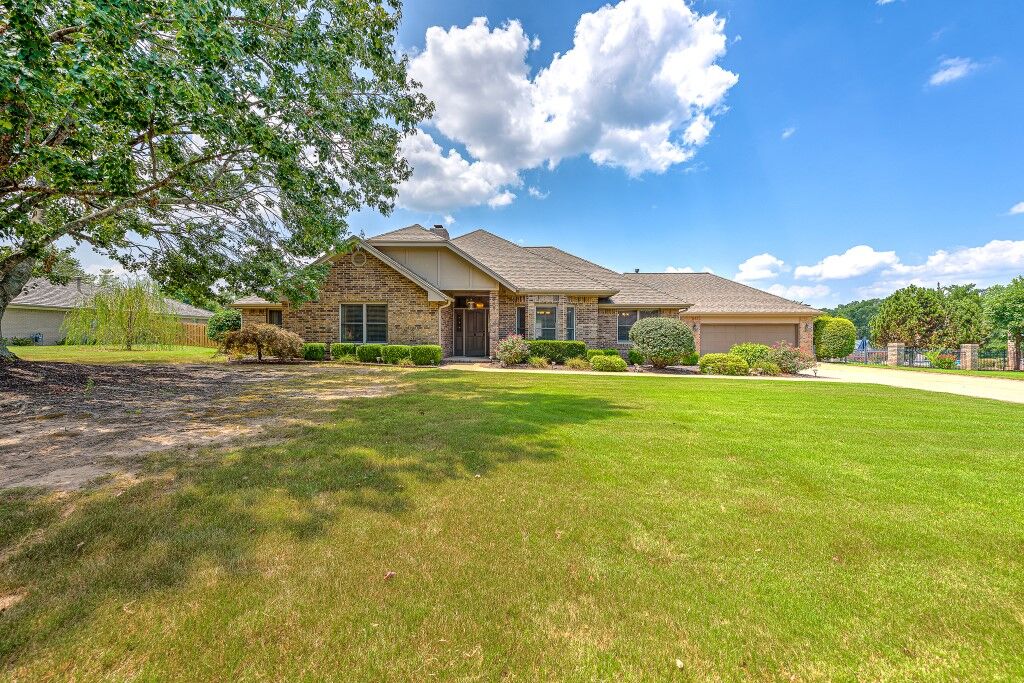 Property Photo: 209 El Contento Drive AR 72712