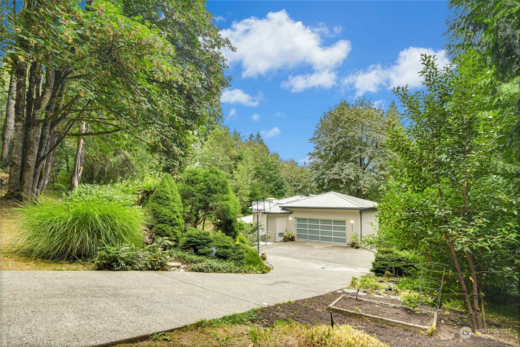 15912 252nd Avenue SE  Issaquah WA 98027 photo