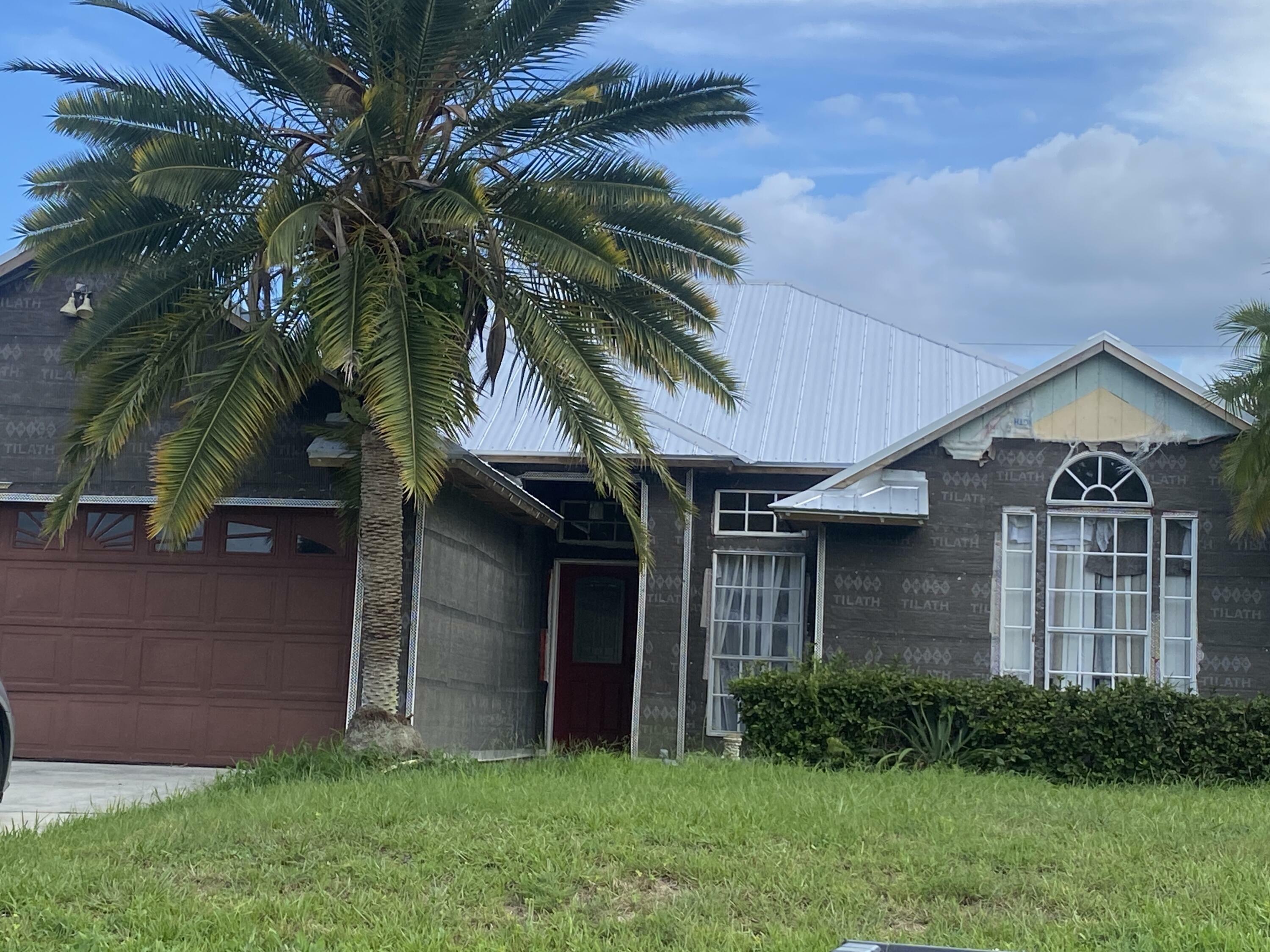 Property Photo:  3204 SE Quay Street  FL 34984 