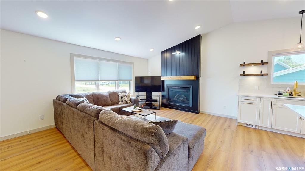 Property Photo:  209 Willow Crescent  SK S0K 4R0 