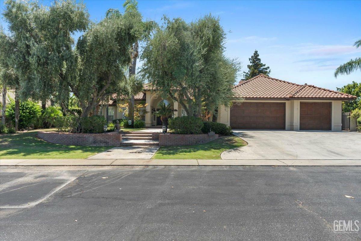 Property Photo:  7817 Davin Park Drive  CA 93308 