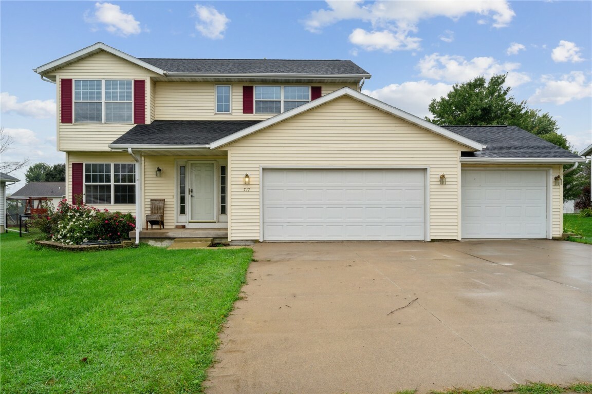 Property Photo:  717 Nodaway Drive  IA 52213 