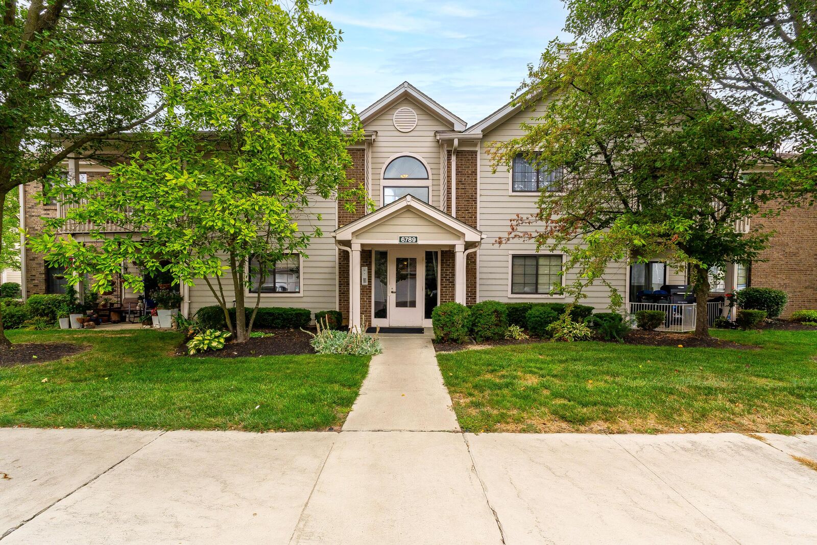 Property Photo: 6789 Meadow Creek Drive OH 43235