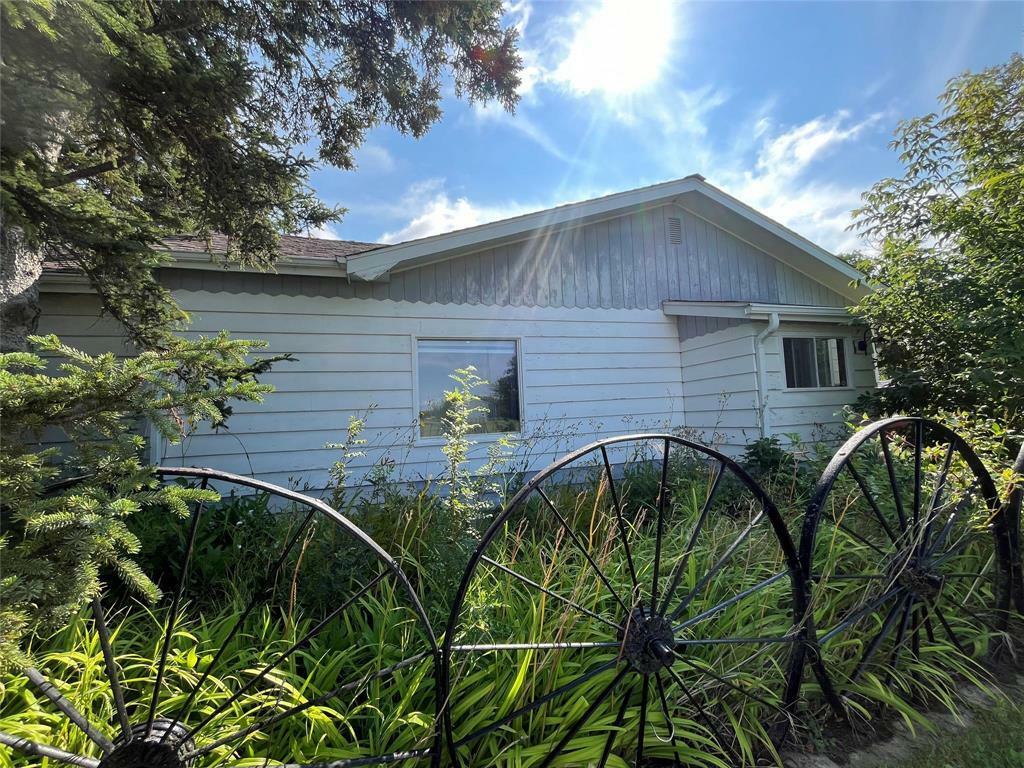 Property Photo:  325 3rd Avenue Southeast  MB R7N 3J5 