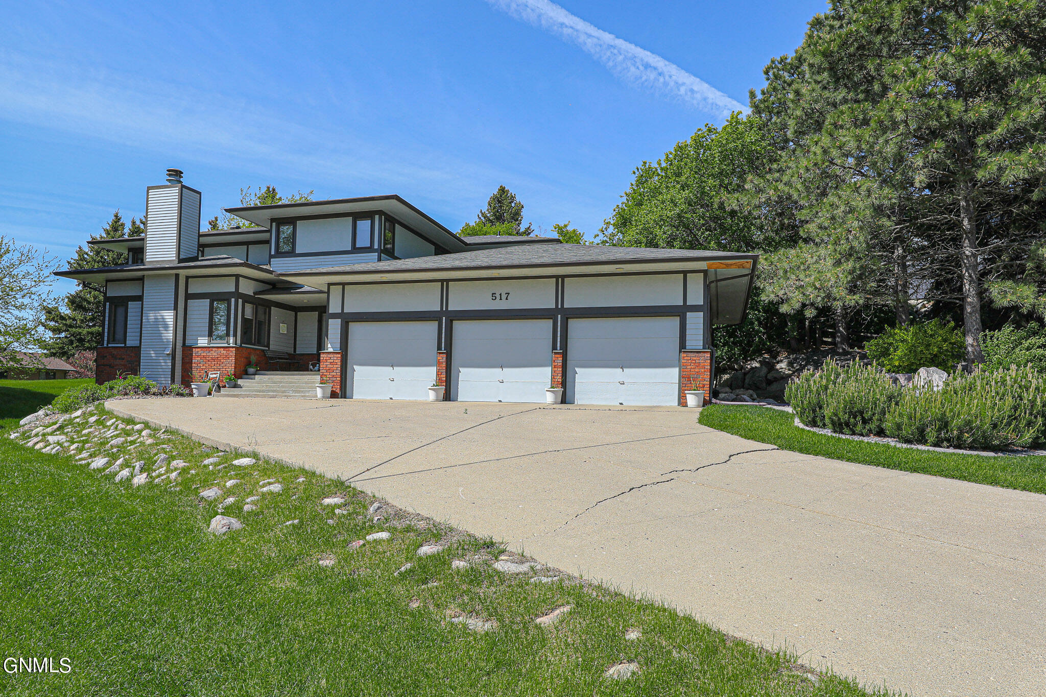 Property Photo:  517 Portage Drive  ND 58503 