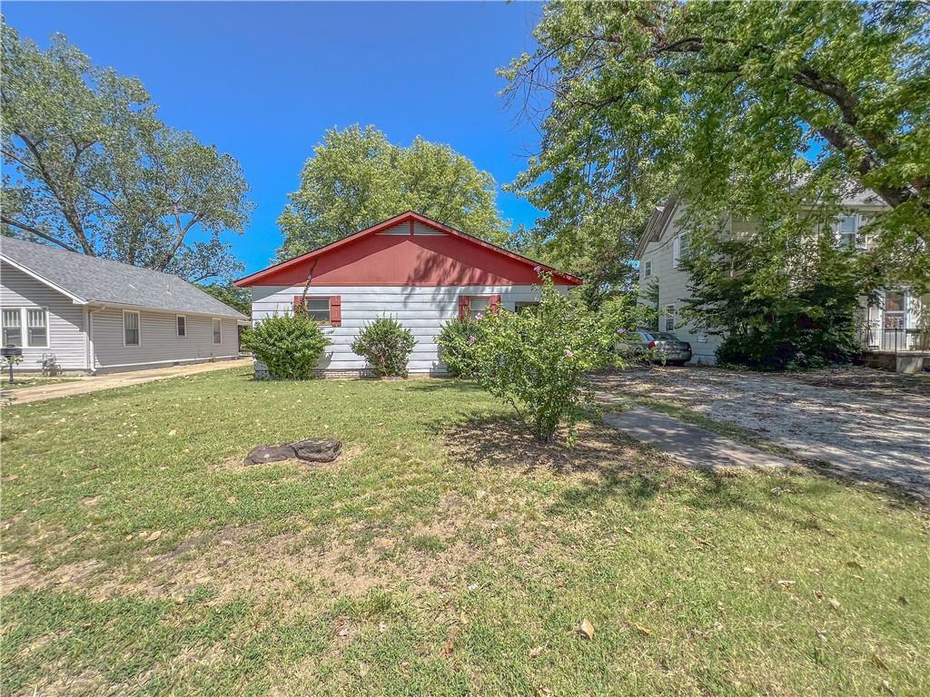 Property Photo:  912 W 4th Street  KS 67337 