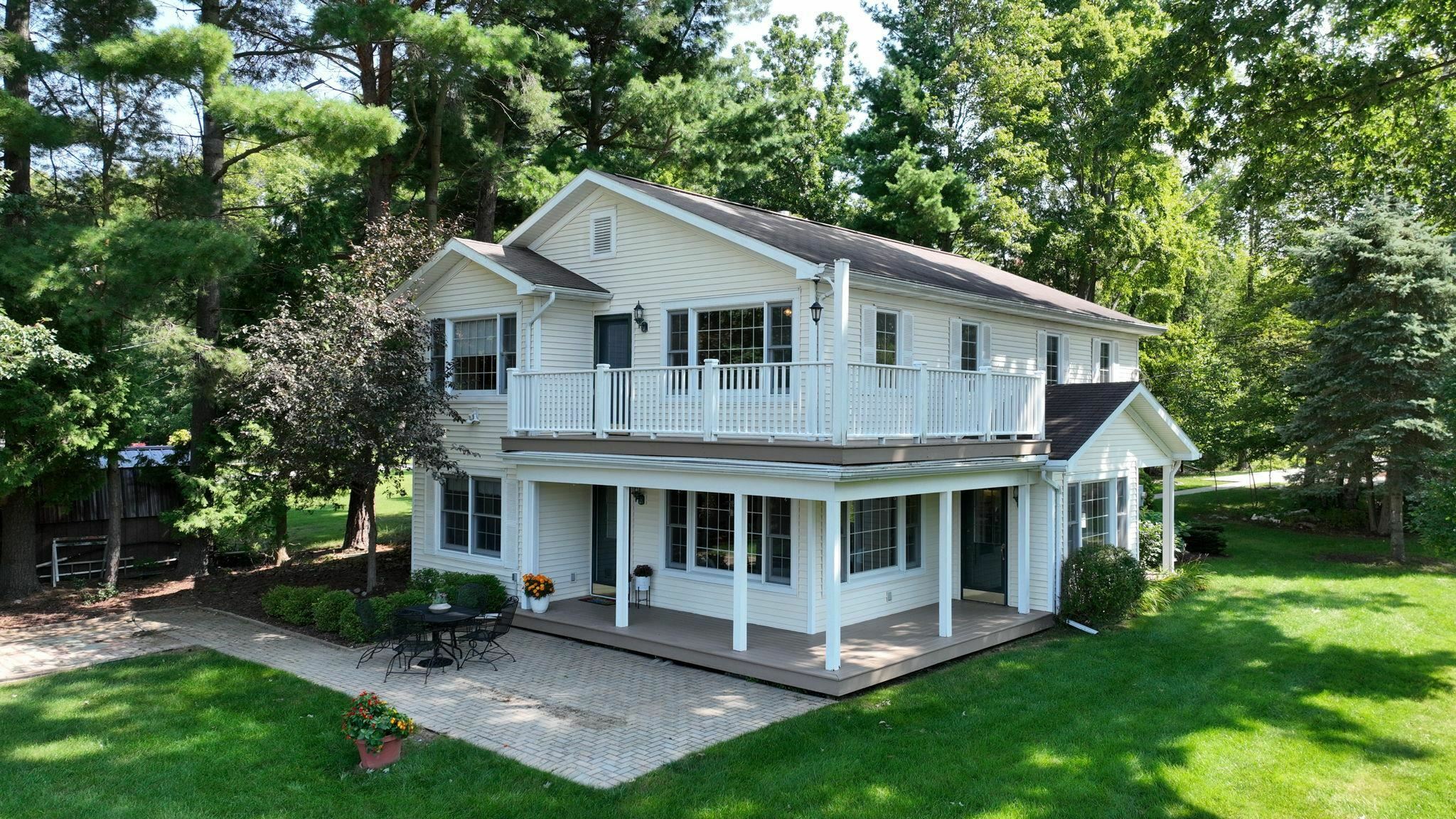 Property Photo:  7 E Lakeshore  MI 48628 