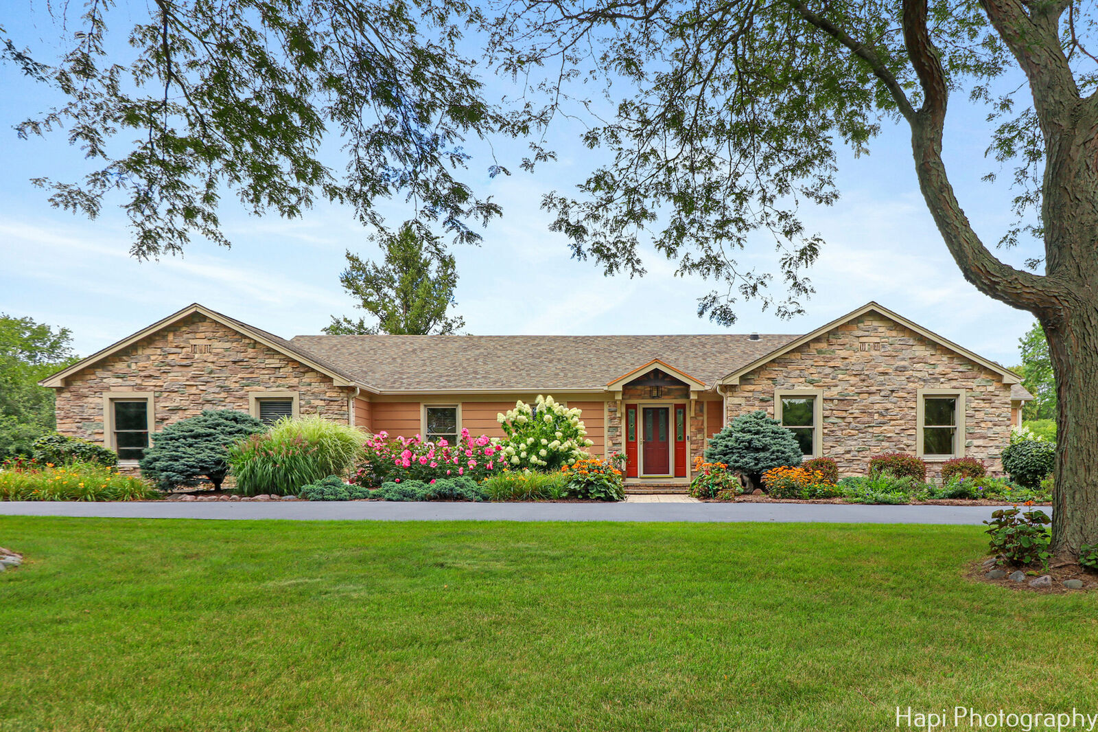 Property Photo:  2 Overbrook Road  IL 60010 