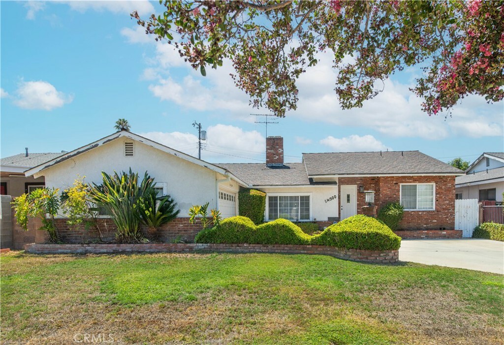 Property Photo:  14900 Stassen Street  CA 91343 