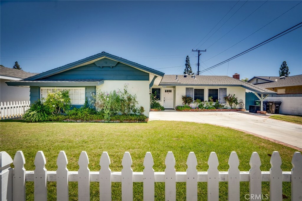 Property Photo:  16402 Santa Anita Lane  CA 92649 