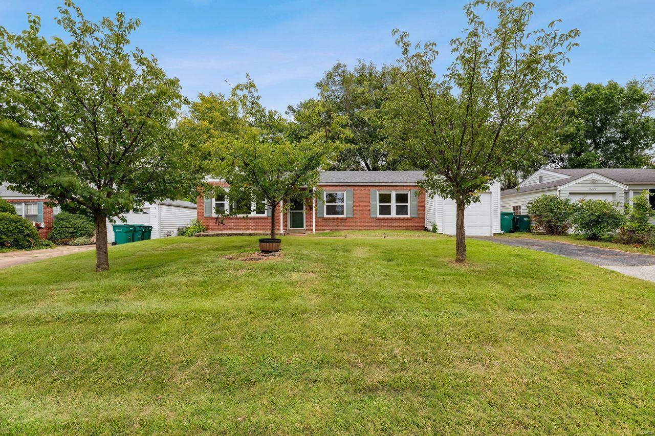 Property Photo:  1662 Grant Road  MO 63119 