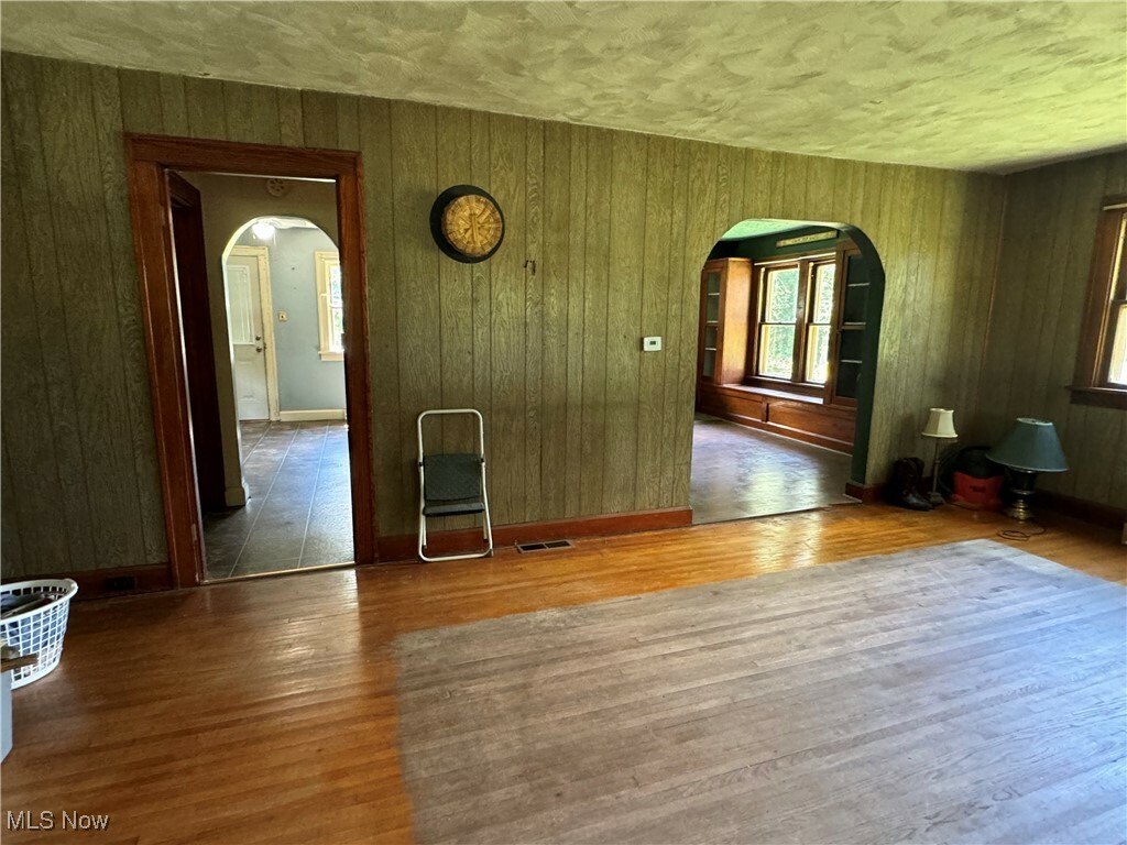 Property Photo:  4034 N Bend Road  OH 44004 