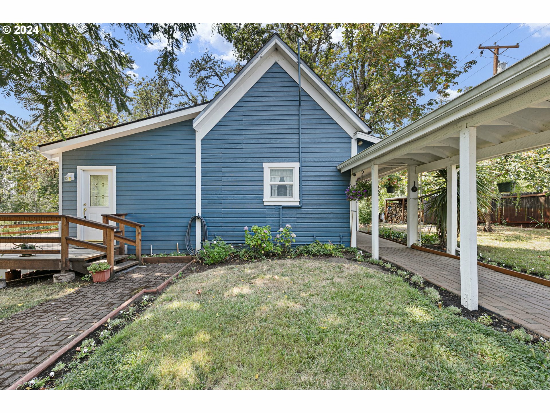 Property Photo: 36248 Camp Creek Rd OR 97478