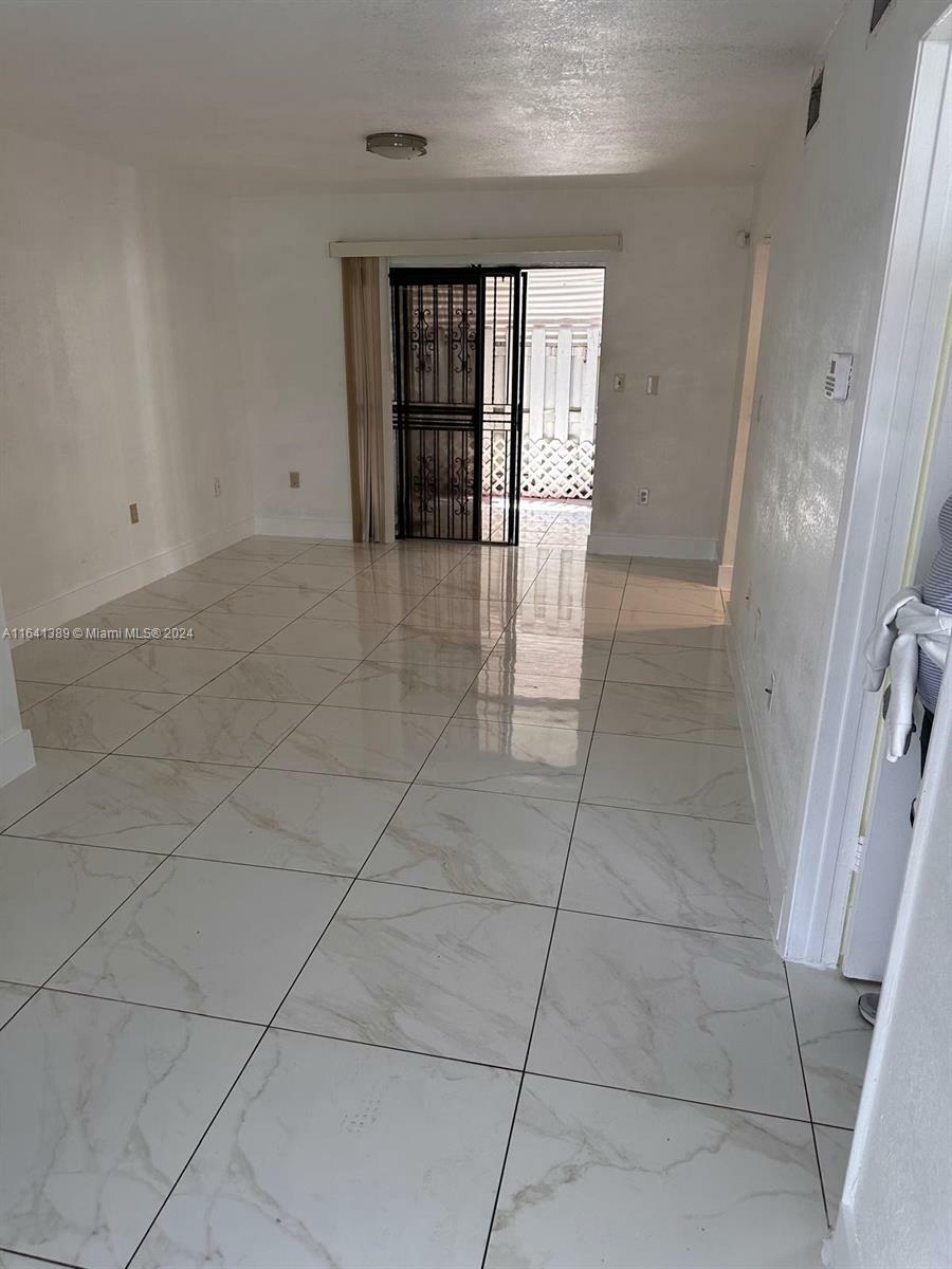 Property Photo:  2314 W 62nd St 3  FL 33016 