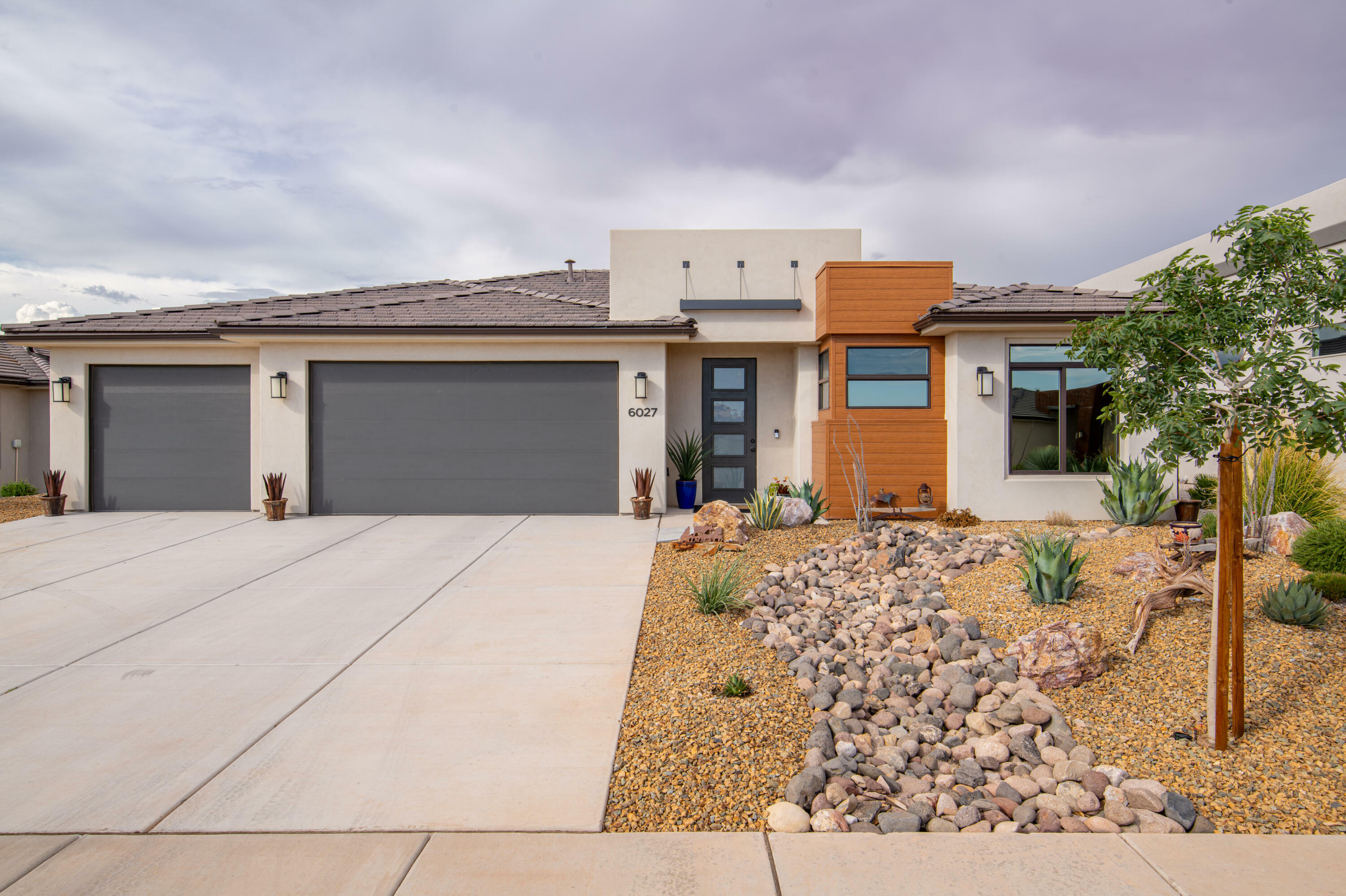 Property Photo:  6027 S Hydrangea Way  UT 84790 