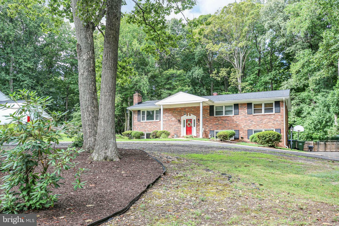 Property Photo:  18412 Cedar Drive  VA 22172 