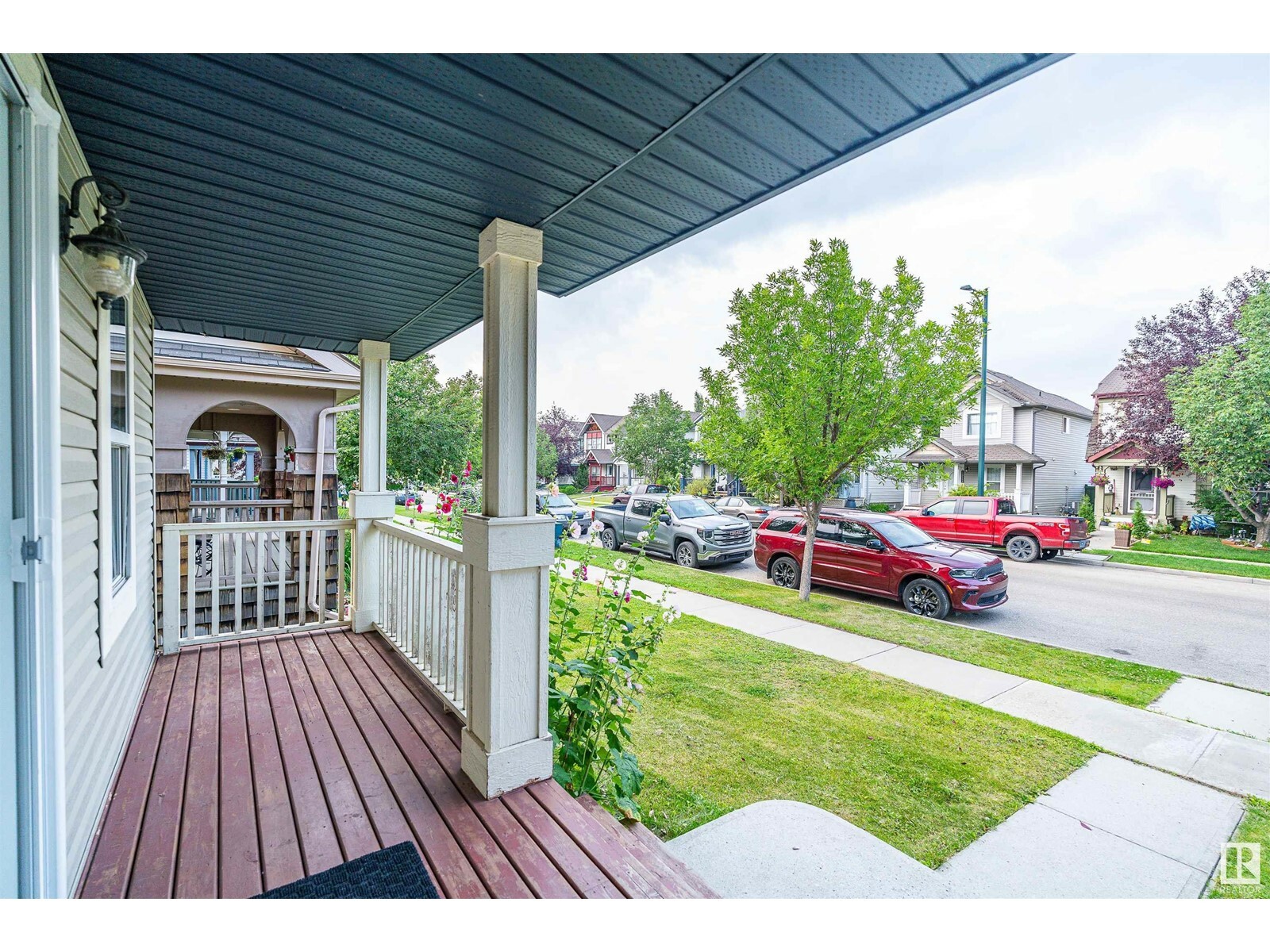 Property Photo:  12109 17 Av SW  AB T6W 1M1 