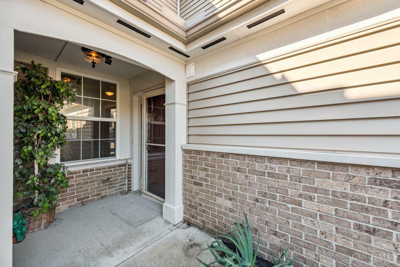 Property Photo:  5552 Sky Bridge Court  OH 45248 