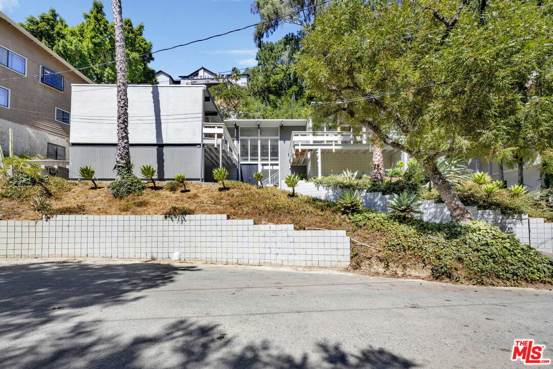 Property Photo:  3905   Pacheco Dr  CA 91403 