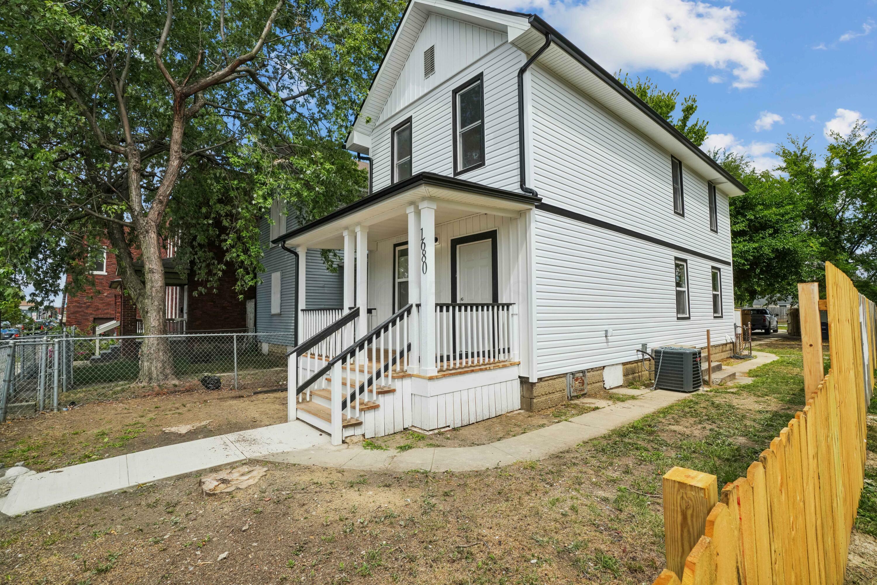 Property Photo:  1680 Parsons Avenue  OH 43207 