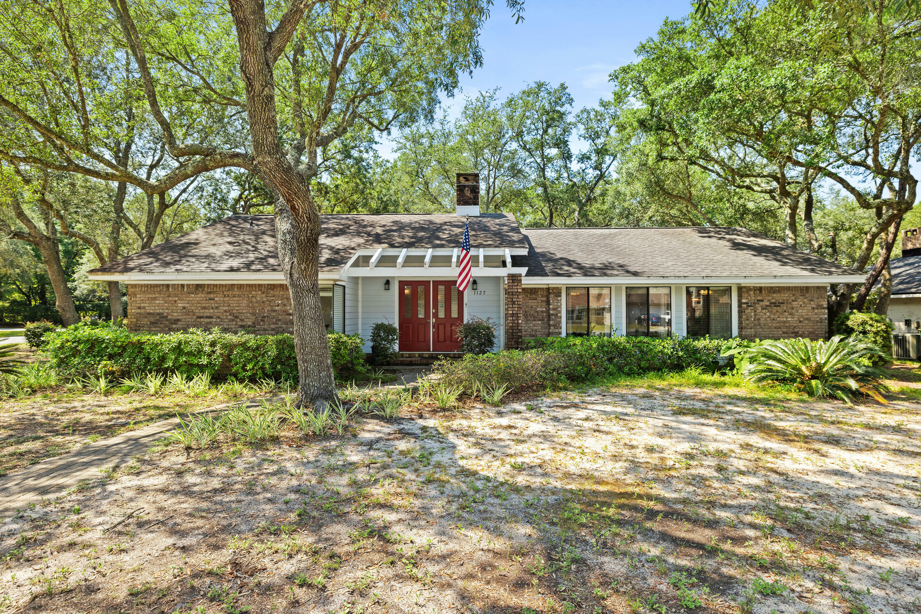 Property Photo:  1127 Muirfield Way  FL 32578 