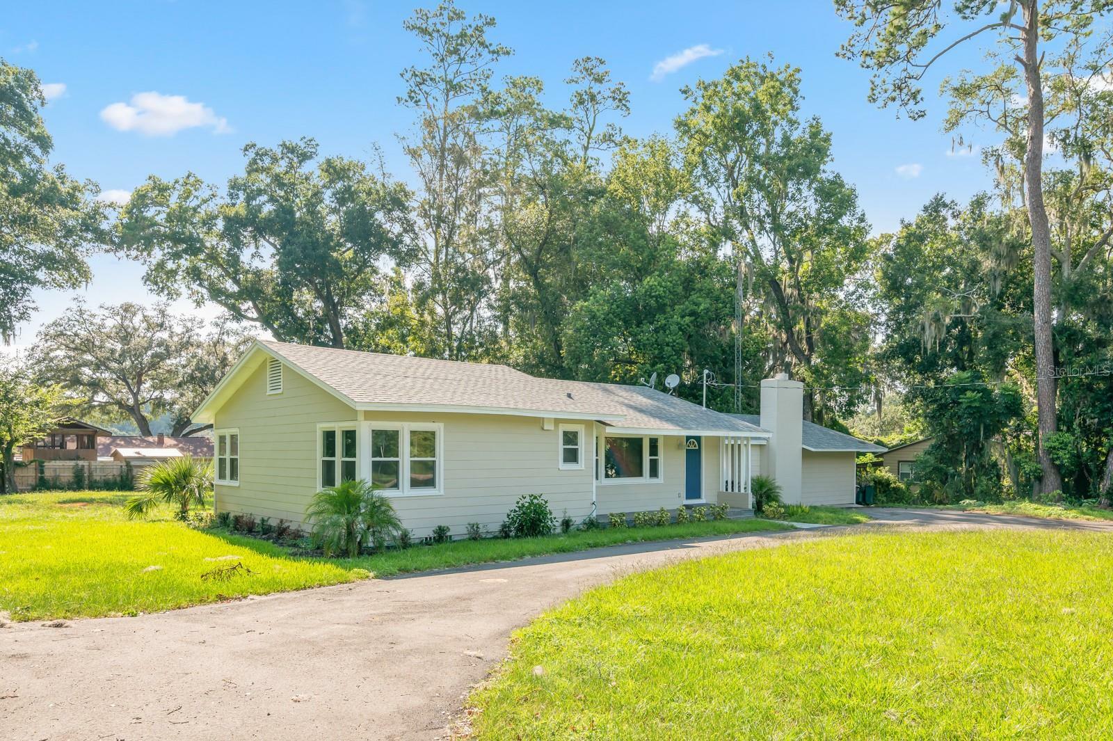 Property Photo: 2224 SE Lake Weir Avenue FL 34471