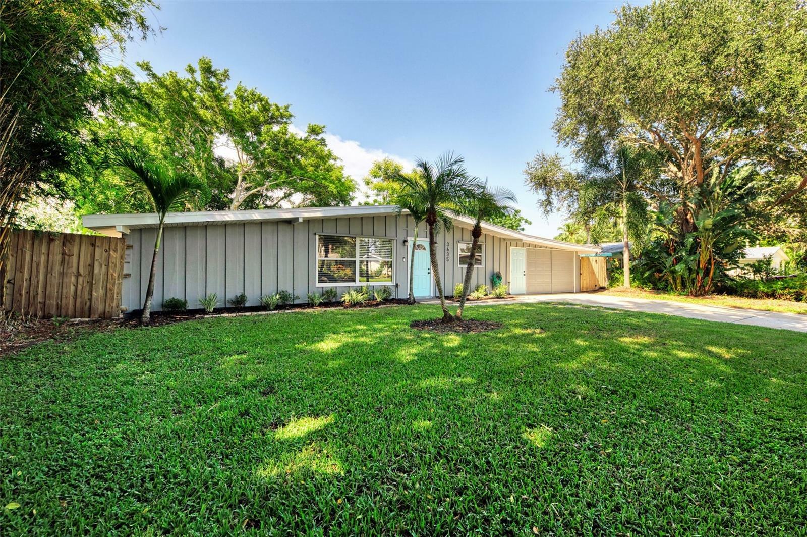 Property Photo:  3635 Glen Ridge Lane  FL 34233 