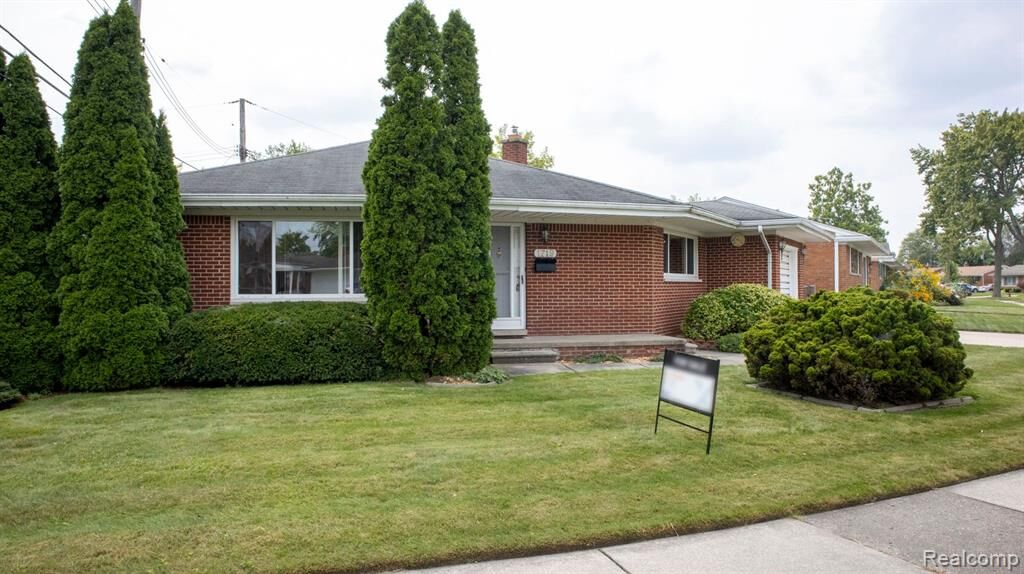 Property Photo:  1719 Chaucer Avenue  MI 48071 2048 
