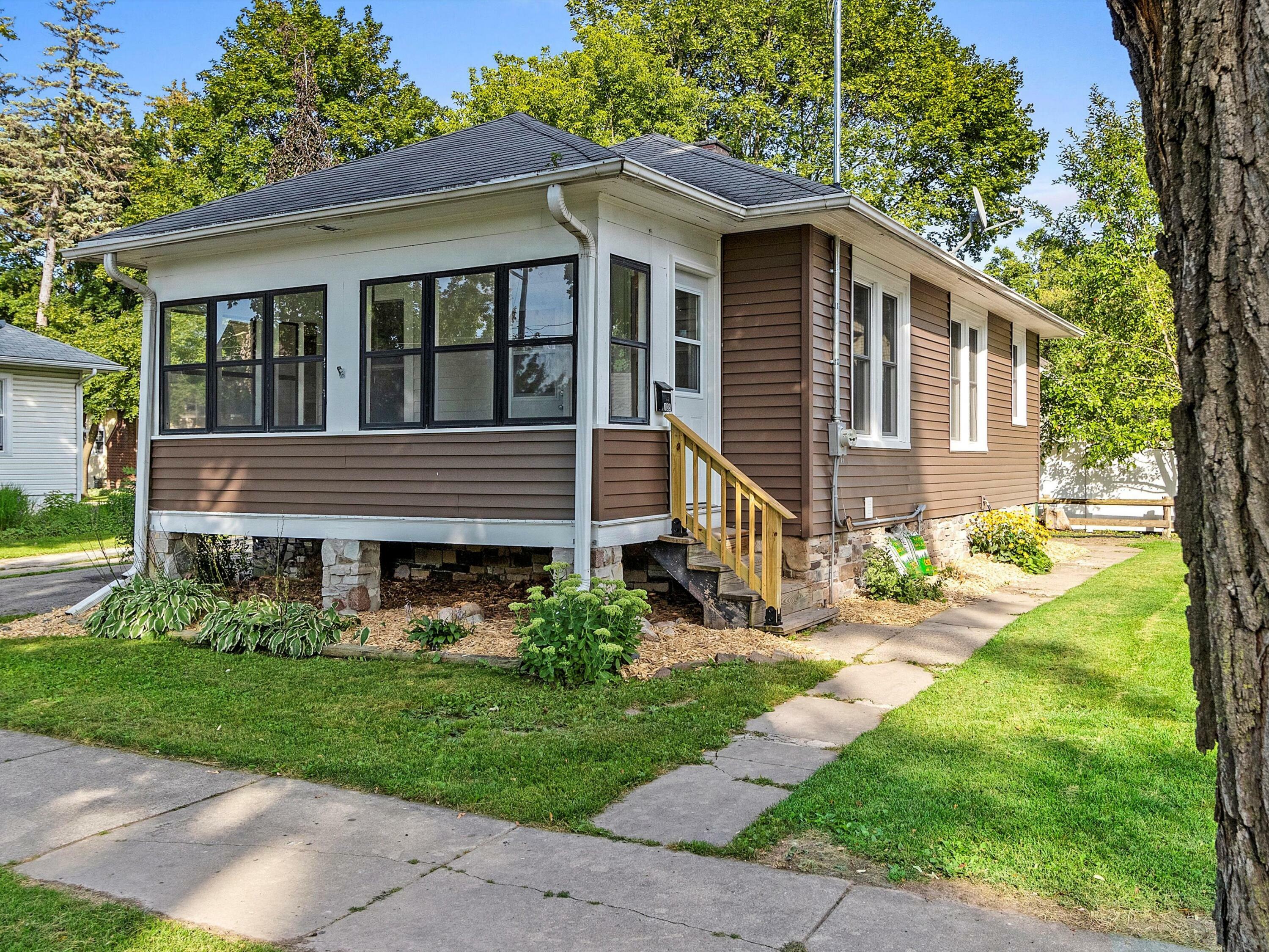 Property Photo:  135 Oak St  WI 54303 