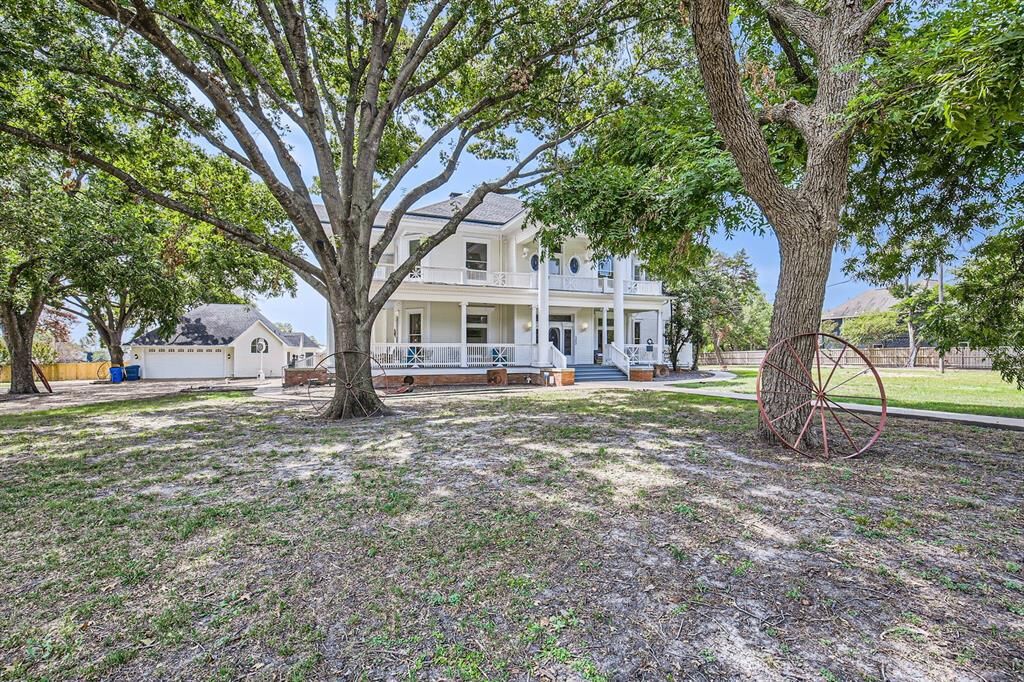 Property Photo:  303 S Center Street  TX 75126 