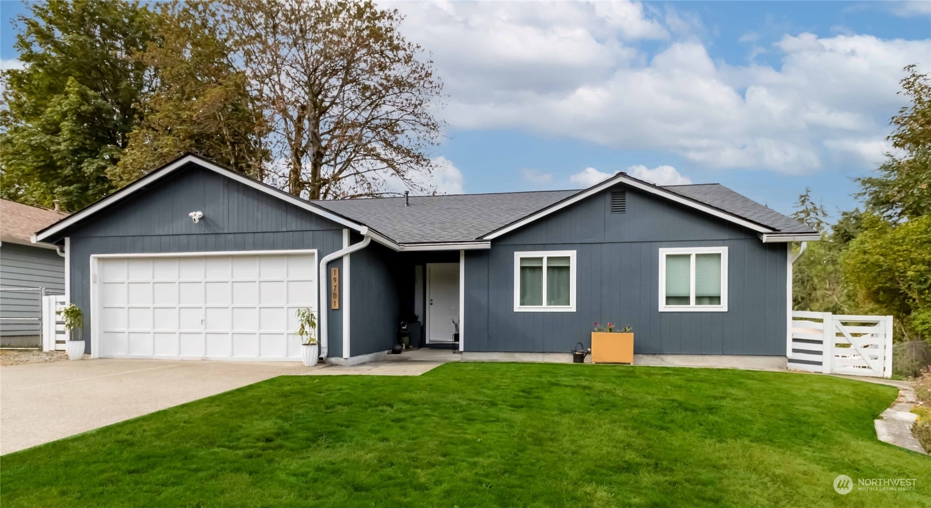 Property Photo:  19701 SE 263rd Place  WA 98042 